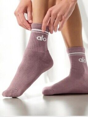 ALO Yoga Men's Ribbed Crew Socks in Dusty Mauve with White Stripes